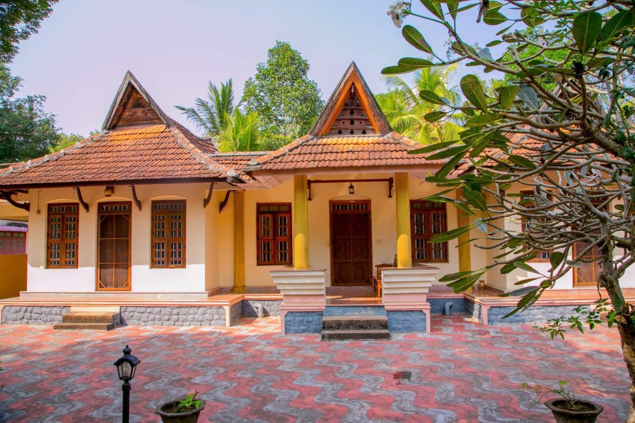 Trium Heritage Villa Chengannur Bagian luar foto
